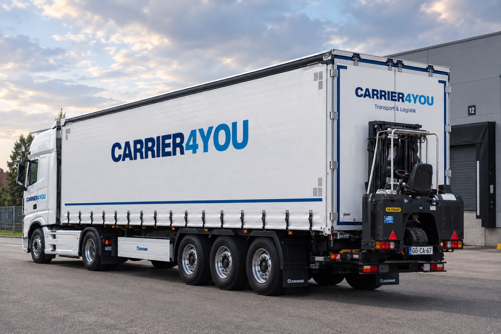 LKW mit Mitnahmestapler